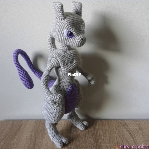 Shea Crochet - Mewtwo - english.jpg