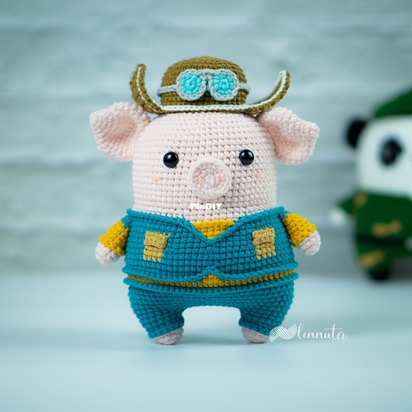 lennutas-jobs-pig-1a_medium2.jpg
