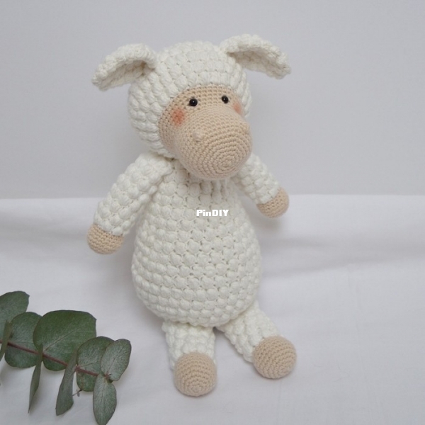 Hobbii Friends - Trine Moeller - Frida the Sheep.JPG