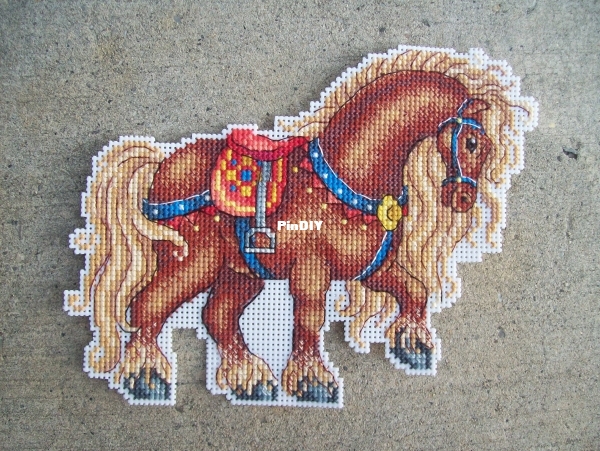 horse  on plastic canvas 006.JPG