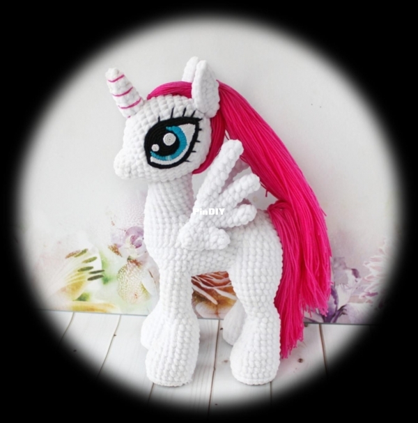 Magnolia Toys - Maria Shturnikova - Pony the Unicorn - English