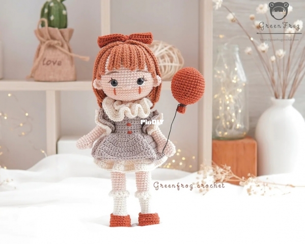 Penny the Clown Green Frog Crochet Thuy Anh.jpg