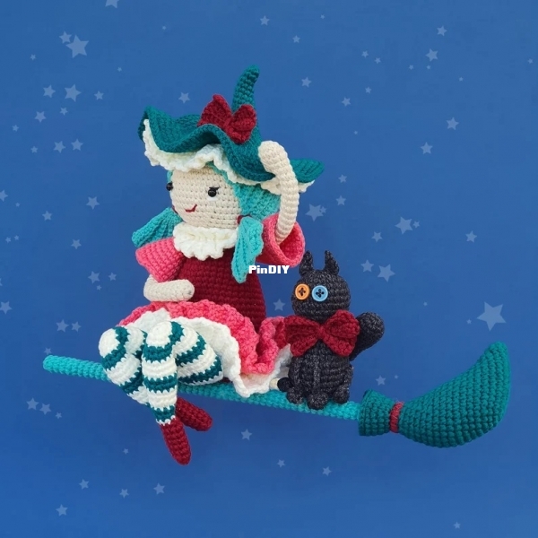 Natura Crochet - Natasha Tishchenko - Alice the Witch.jpg