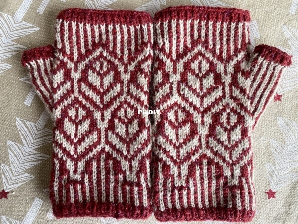 Hedgerow Fingerless Mittens2.jpeg