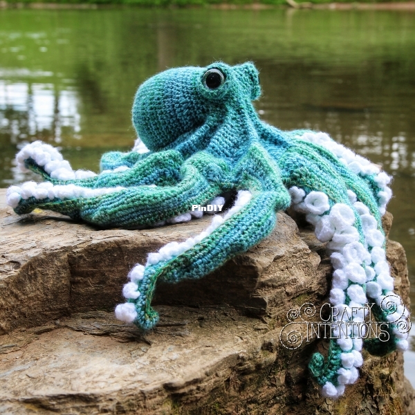 Realistic_Octopus_for_Ravelry_Listing_Front_Photo_2.jpg
