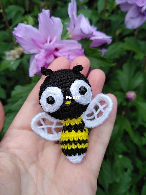 AmiFan - Yvette Riedstra - Mini the Bee.jpg