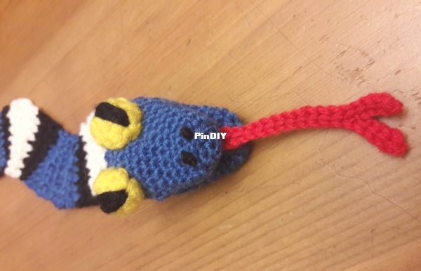 2021 11 04 Snake bookmark (2).jpg