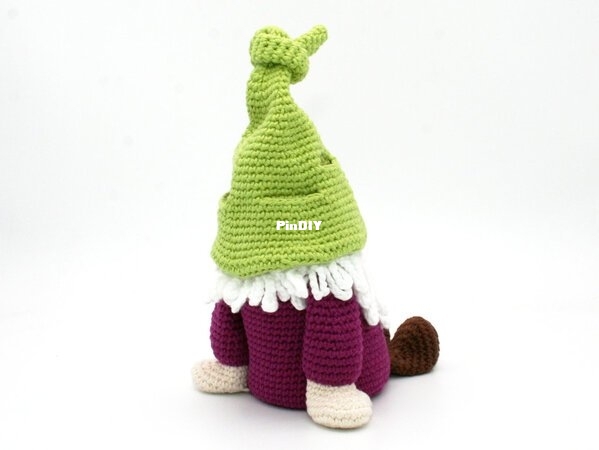 phone-stand-gnome-crochet-pattern-938152828-599x450.jpg