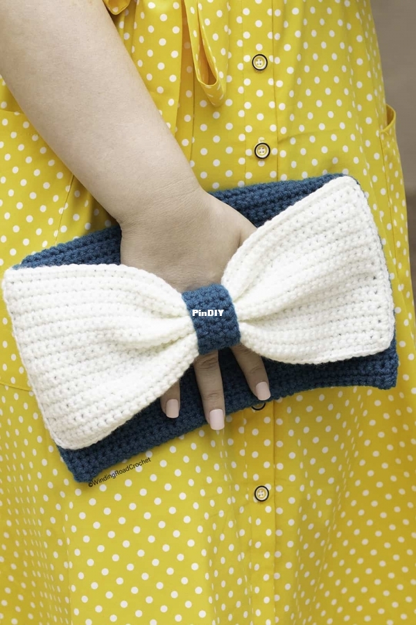 bowcrochetclutchpurse1.jpg