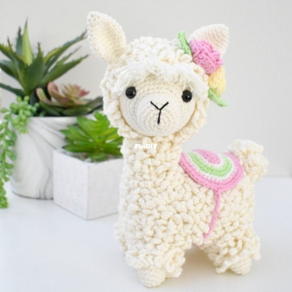 Whencraftingislife-Christine marvill-Miss Aviana the Alpaca