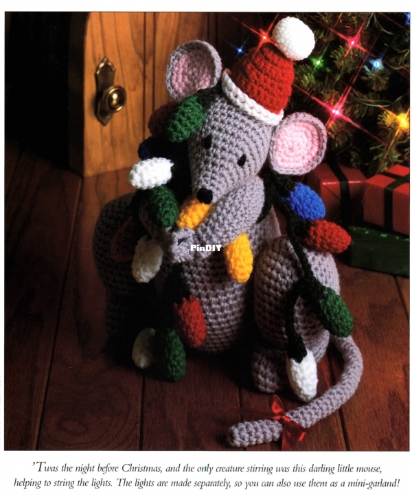 CrochetSantaMouse1of1-1.jpg