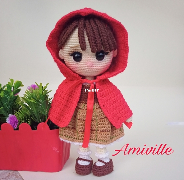 Amiville - Sarah Hafez - Red Riding Hood