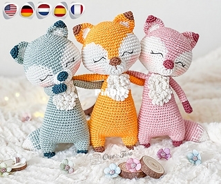 One and two company - Carolina Guzman  - lovely blanket Remy the fox-french