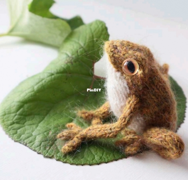 Frog knitting 