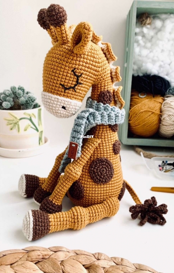 OLLIE the giraffe.jpg