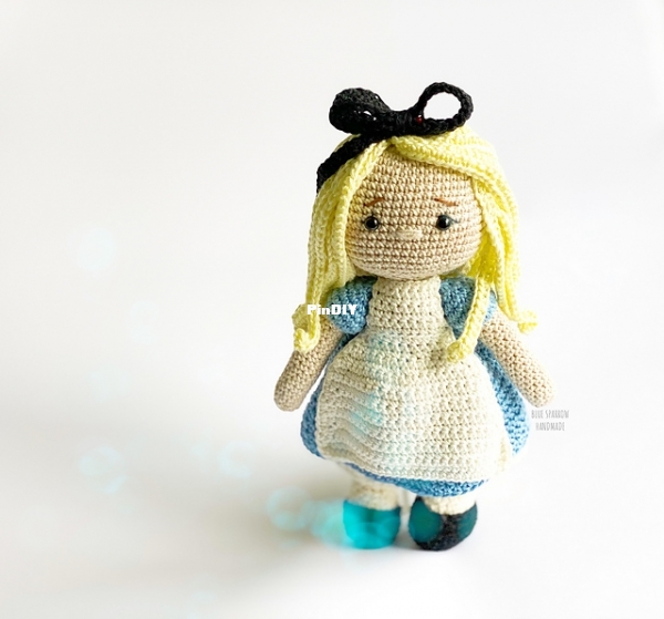Blue Sparrow Handmade - Bianca Flatman - Alice in Wonderland.jpeg