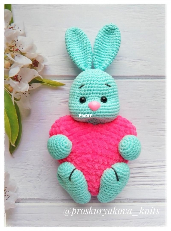 crochet-bunny-with-a-heart-pattern.jpg