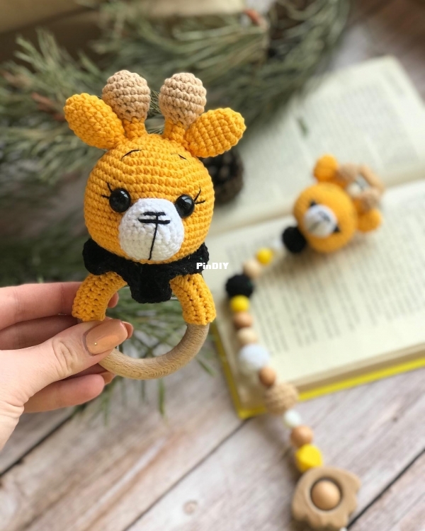 Natalli Niv - Natalia Konivchenko - Giraffe Rattle.jpg