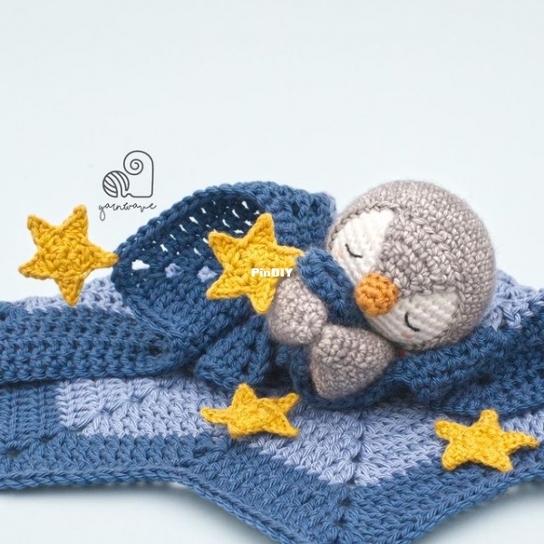 Yarn Wave Shop - Banga Vaicekauskiene - Penguin Crochet Amigurumi Lovey - English.jpg