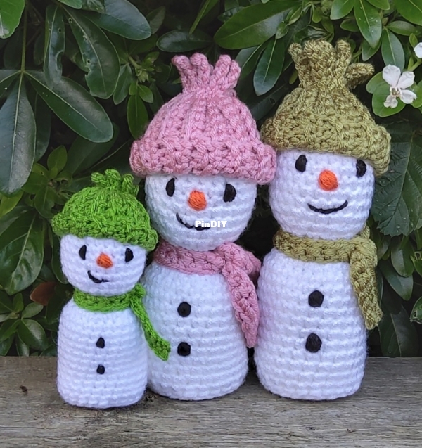 Crochet at Teris Snowman.jpg