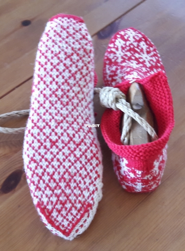 2022 05 01 Snowflake Slippers (2).jpg