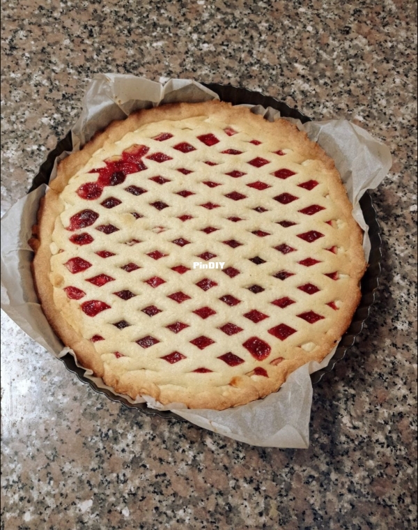 tart with ricotta and jam
