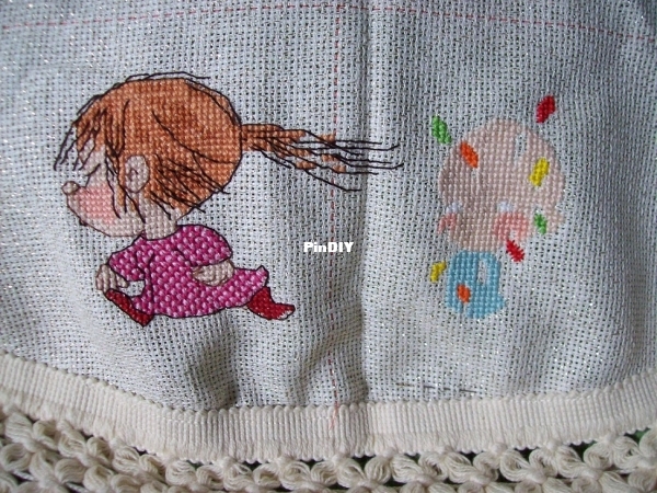 Christmas Tree skirt Marty Links 002.JPG