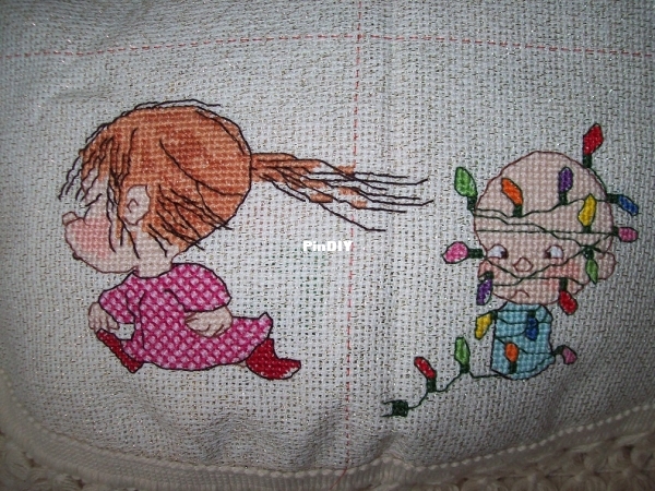 Christmas Tree skirt Marty Links 003.JPG