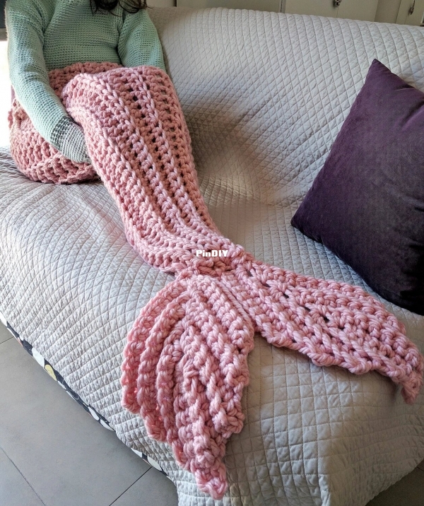 mermaidtailblanket (1).jpg