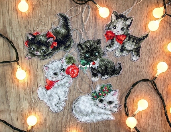 Letistitch 987 OK Christmas Cats - DMC.jpg
