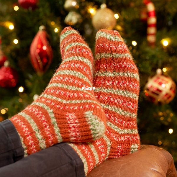 WYS_Signature_4ply_L_Hansel_Mock_Cable_Knitted_Socks_01_S_72.jpg