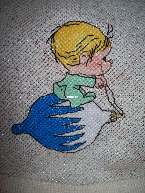 Kidlinks tree skirt #4 004.JPG