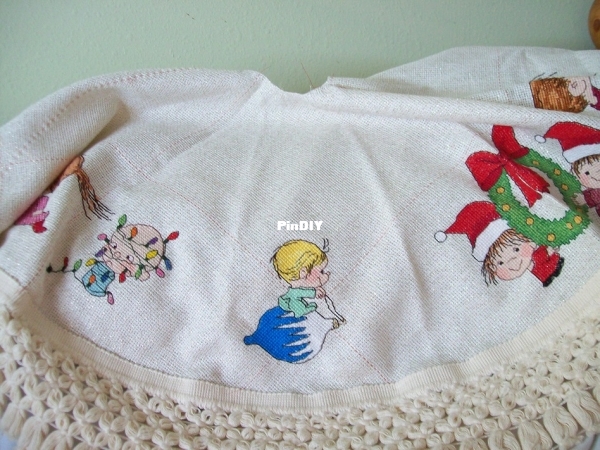 Kidlinks tree skirt #4 006.JPG