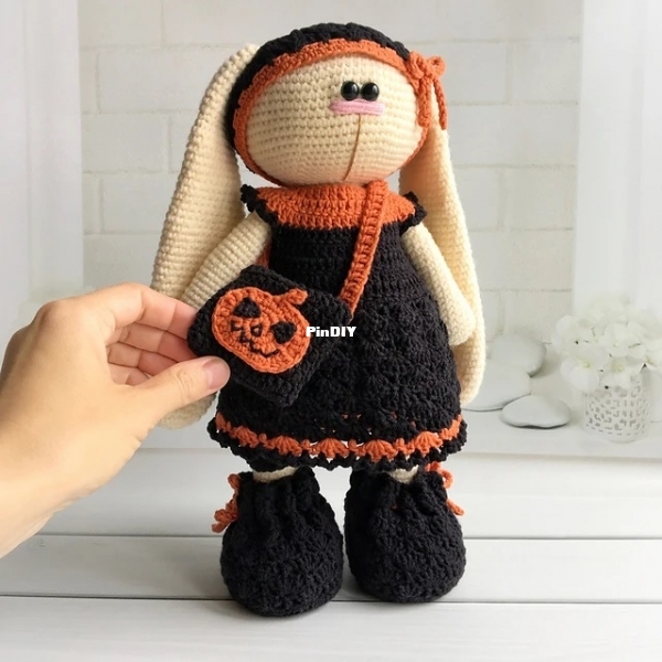 Knittoypatterns - Natalya Solovjeva - Natalia Solovieva - Halloween Outfit_1.jpg