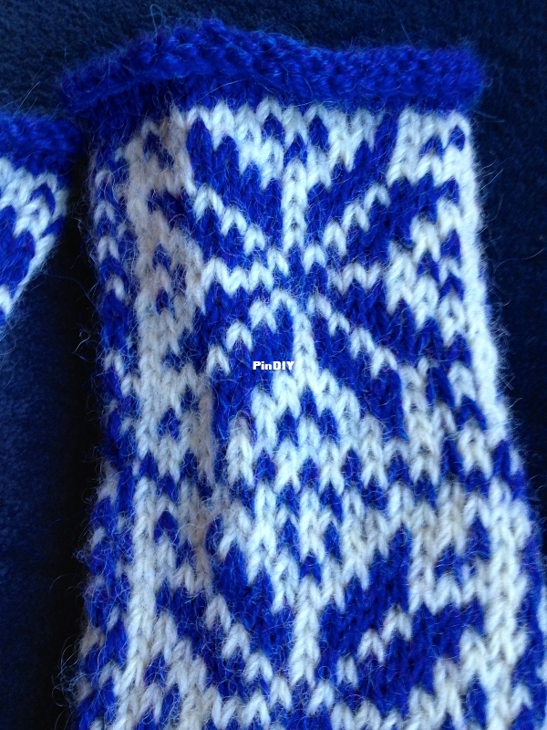 Snowflake Socks1.jpg