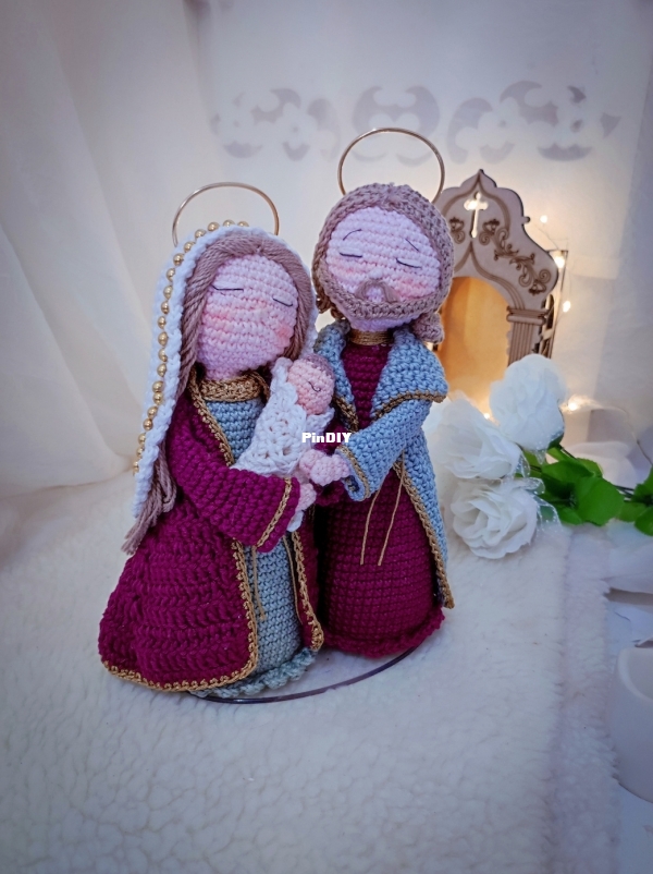 JuRibeiroCrochet -  Ju Ribeiro - Juscelia Ribeiro - Sagrada família - Portuguese.jpg