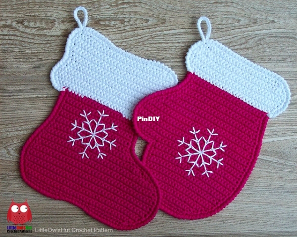 wm_cover_etsy_110_Stocking_and_Mitten_Potholder_crochet_pattern_littleowlshut_am.jpg