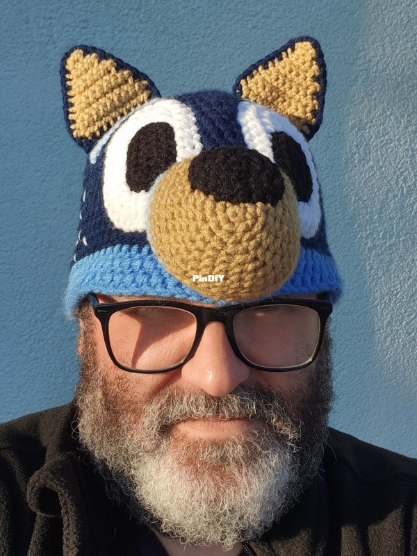 Man in bandit hat