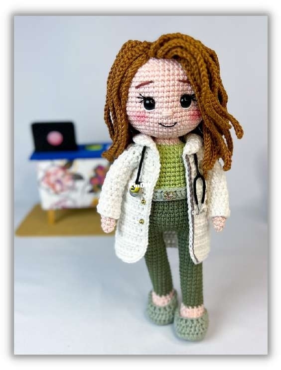 Amanita Crochet - Elida Cunha -   Boneca Médica - Portuguese