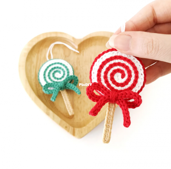 Lollipop Ornament.png