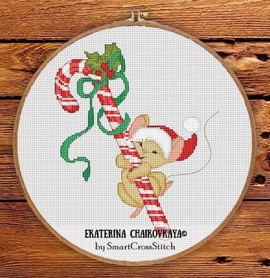 Xmas Mouse with Candy by Ekaterina Chaikovskaya.jpg