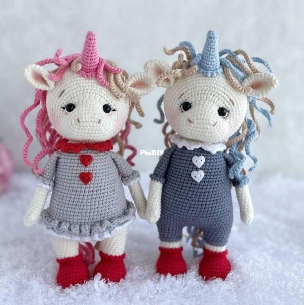unicorns in love.JPG