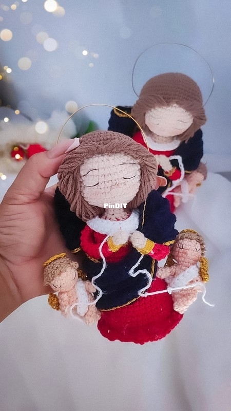 JuRibeiro Crochet - Ju Ribeiro - Mini Nossa Senhora Desatadora dos Nós - Portuguese