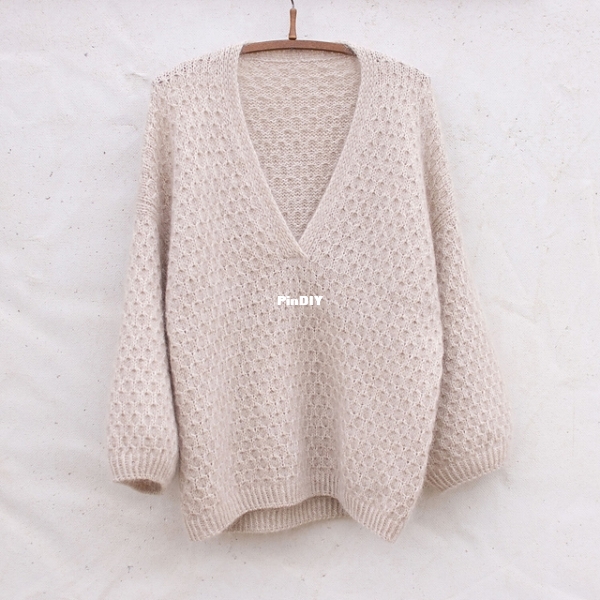 Cardi V-Neck by Anne Ventzel.jpeg