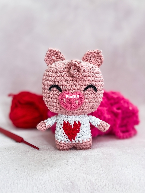 Palomillas - Karina Nunez - Valentino the Pig.jpeg