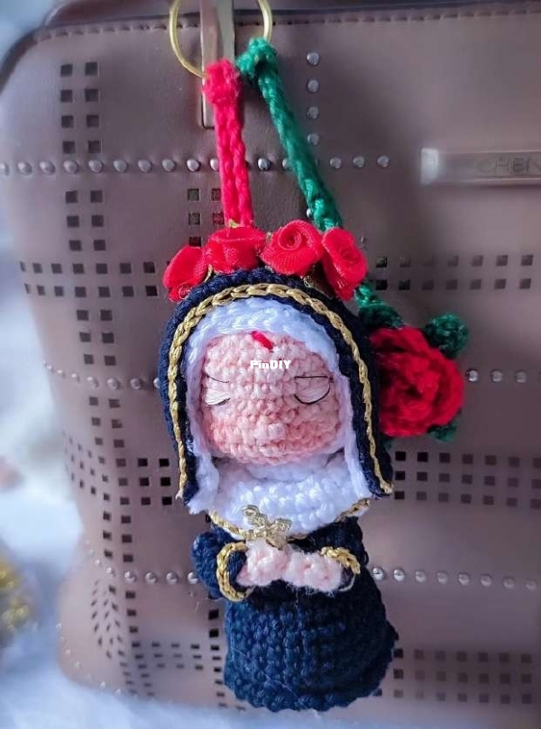 JuRibeiroCrochet - Ju Ribeiro - Juscelia Ribeiro - Padrão chaveiro - Santa Rita de Cássia - Portug ...