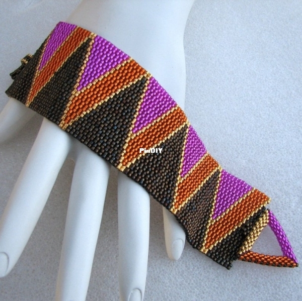 Sand Fibers - Opposing trianges peyote Cuff