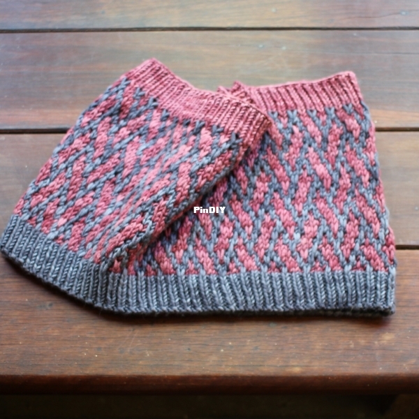 Latticed Mosaic Cowl1.jpg
