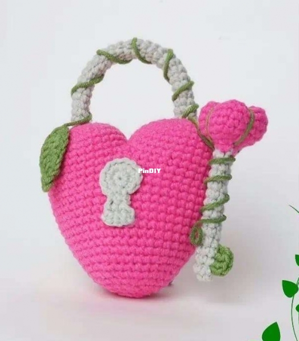 Anna Hello Knitty Key &amp; Padlock.jpg