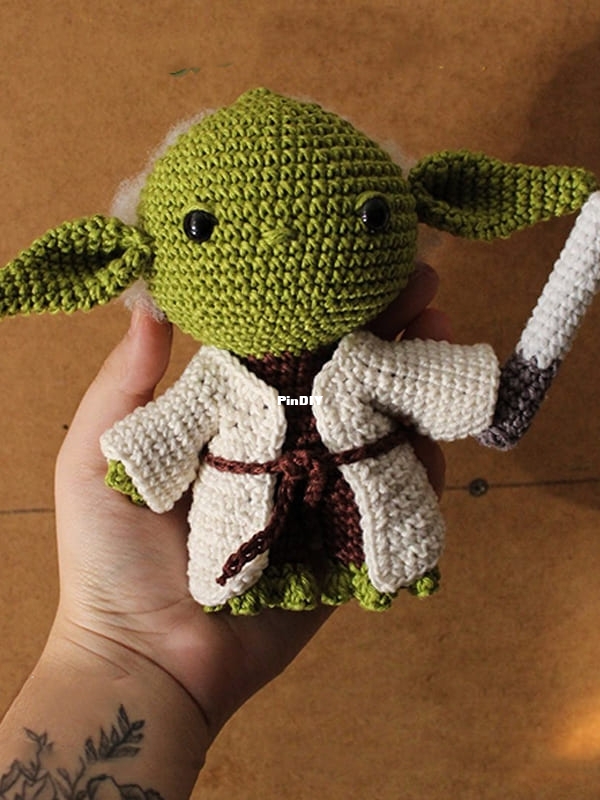 Maestro-Yoda-PDF-Amigurumi-Patron-Gratis-1.jpg